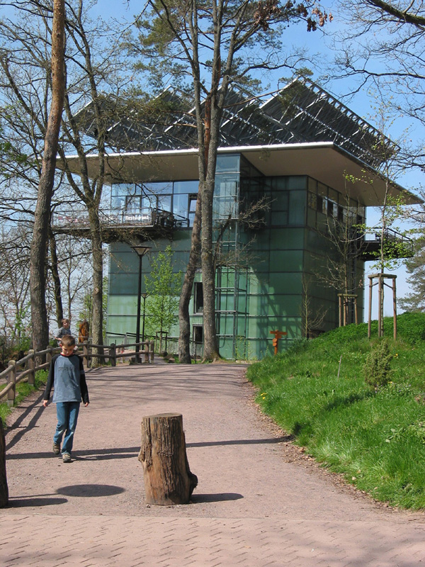Biosphärenhaus in Fischbach, Quelle: wikipedia.de © Ralf Ziegler, Lizenz: CC BY-SA 3.0 DE https://creativecommons.org/licenses/by-sa/3.0/de/deed.de