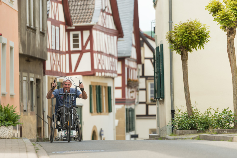 Mit dem Handbike unterwegs in Meisenheim am Glan, Foto: Dominik Ketz © Rheinland-Pfalz Tourismus GmbH