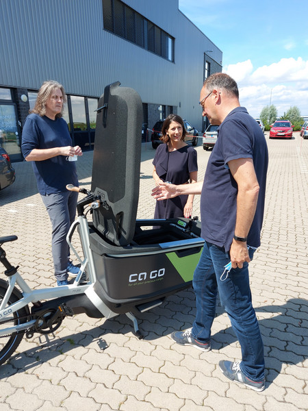 Wirtschafts- und Verkehrsministerin Daniela Schmitt beim Besuch des E-Lastenradherstellers Ca Go Bikes in Koblenz © MWVLW  RLP